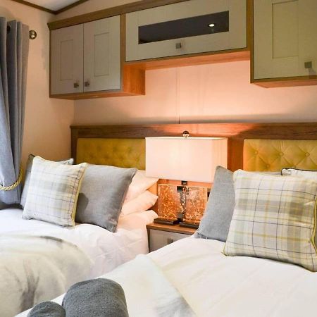 Luxury Boutique Style Lodge With Hot Tub Бринлингтон Экстерьер фото