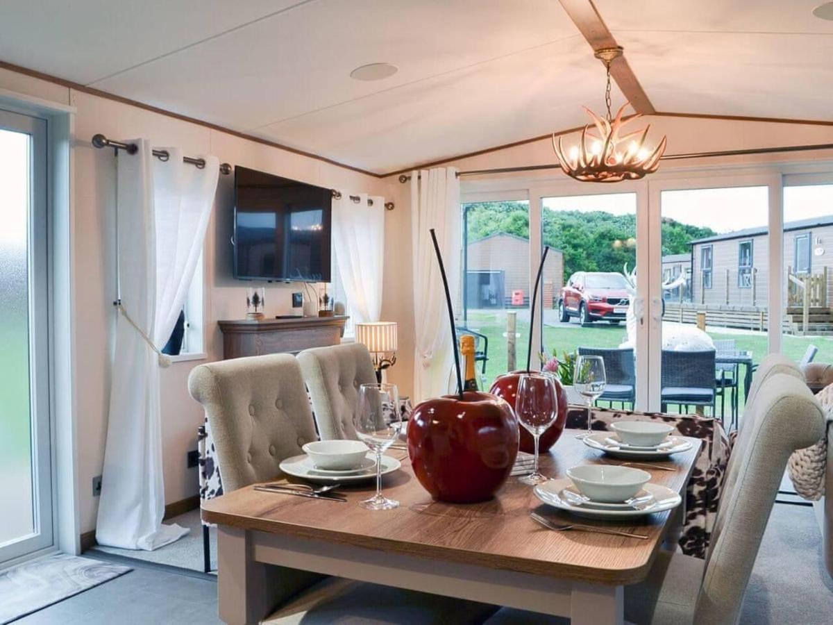 Luxury Boutique Style Lodge With Hot Tub Бринлингтон Экстерьер фото