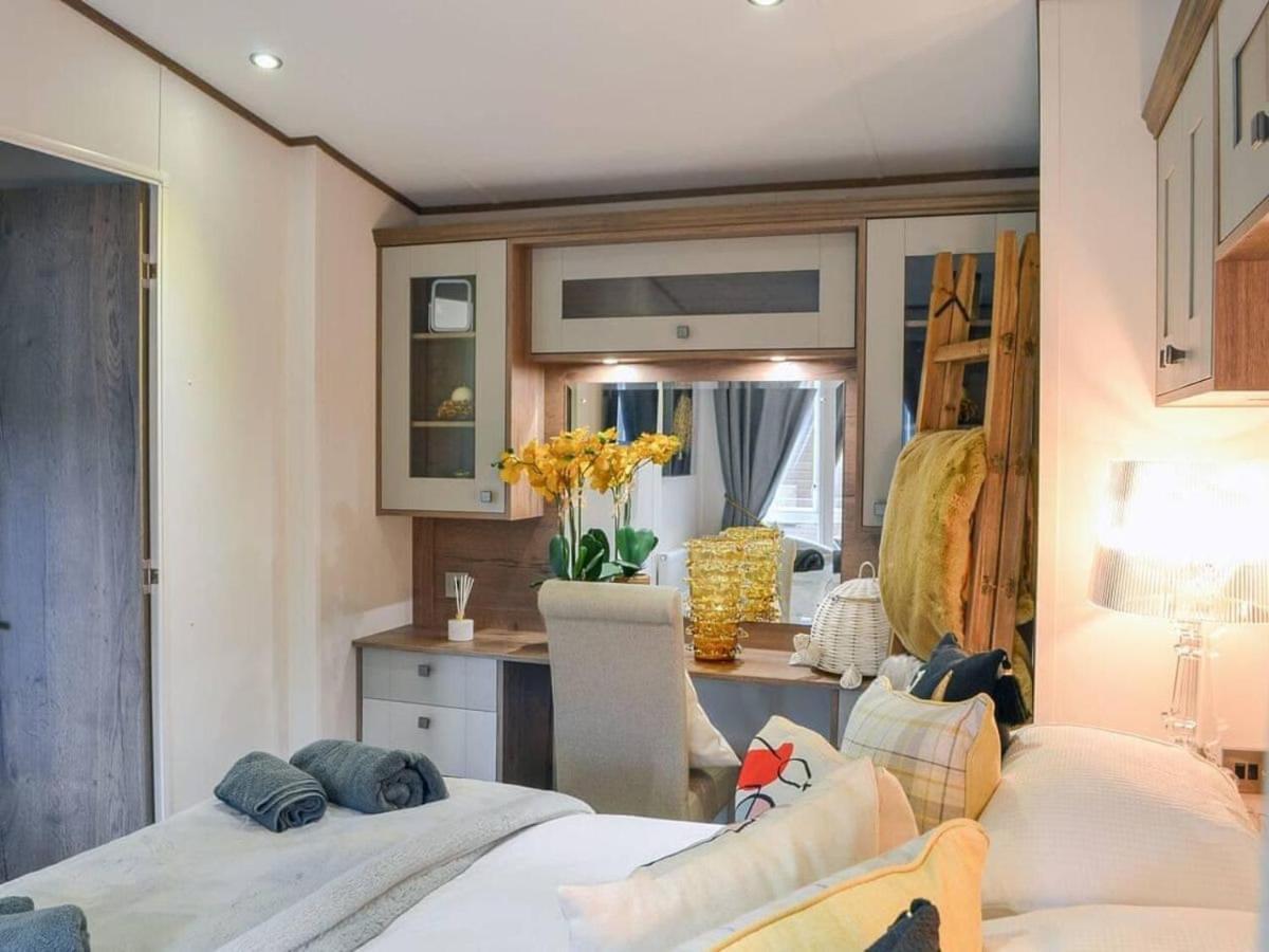 Luxury Boutique Style Lodge With Hot Tub Бринлингтон Экстерьер фото