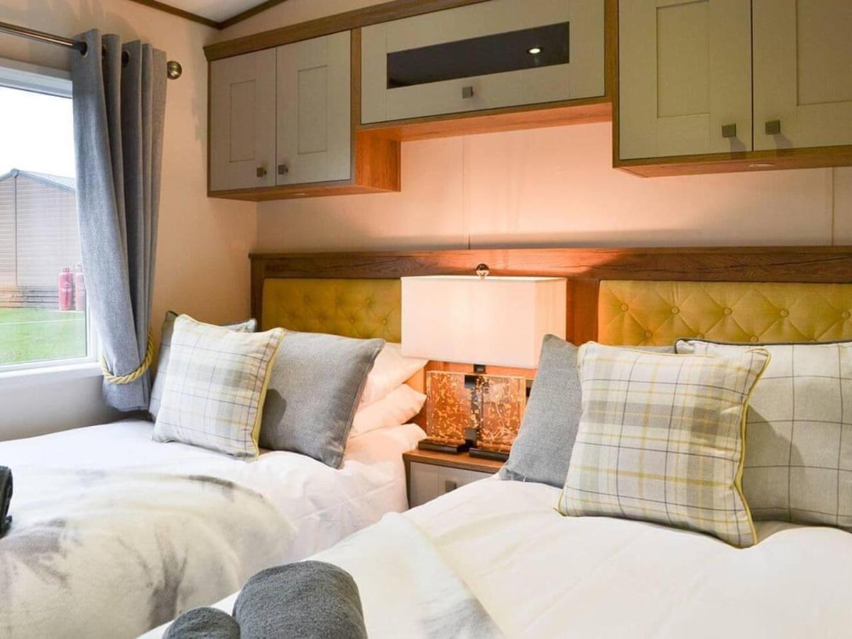 Luxury Boutique Style Lodge With Hot Tub Бринлингтон Экстерьер фото